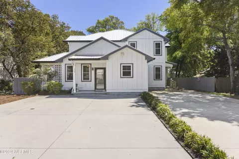 529 Spencer Farlow Dr, Carolina Beach, NC 28428