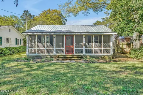 309 N Atlantic Ave, Southport, NC 28461