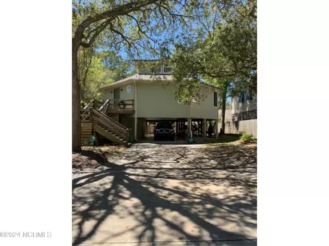 101 NW 26th St, Oak Island, NC 28465