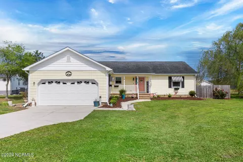 305 River Reach Ct, Swansboro, NC 28584