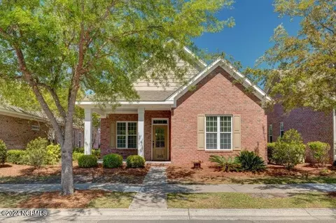 305 Cavalier Dr, Wilmington, NC 28403