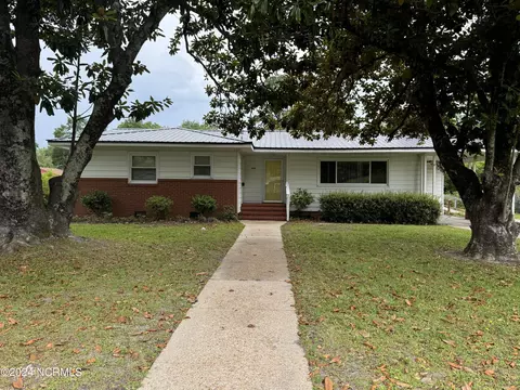 608 Larchmont Dr, Wilmington, NC 28403