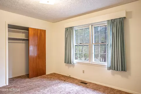 Bedroom - 605 Park Dr, Aberdeen, NC 28315 photo 6 of 7