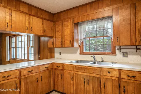 Kitchen - 605 Park Dr, Aberdeen, NC 28315 photo 1 of 4