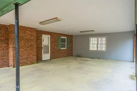 Exterior - 605 Park Dr, Aberdeen, NC 28315 photo 4 of 17