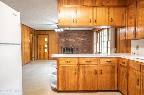 Kitchen - 605 Park Dr, Aberdeen, NC 28315 photo 4 of 4