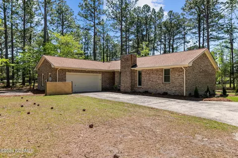 6204 Falcon Dr, New Bern, NC 28560