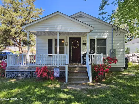 1200 Desmond St, Kinston, NC 28501
