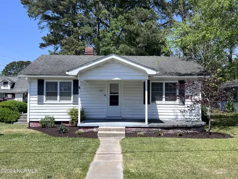 208 S Travis St, Stantonsburg, NC 27883