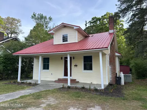 205 W 12th St, Scotland Neck, NC 27874