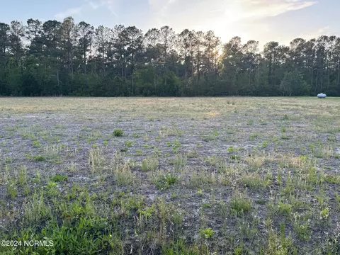 6610 Neuse Rd, Grantsboro, NC 28529