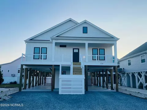 114 Windjammer Dr, Holden Beach, NC 28462