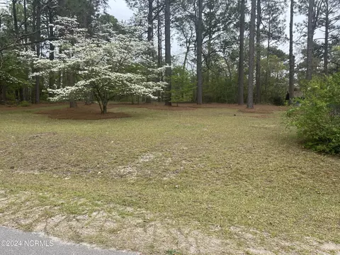 545 Park Dr, Aberdeen, NC 28315