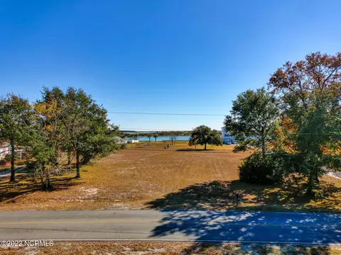110 Harbour Dr, Hubert, NC 28539 photo 2