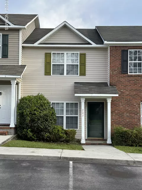 207 Meadowbrook Ln, Jacksonville, NC 28546