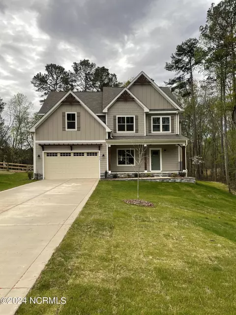 819 Dupont Ln, Carthage, NC 28327
