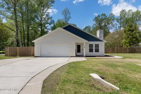 113 Sweetwater Dr, Jacksonville, NC 28540