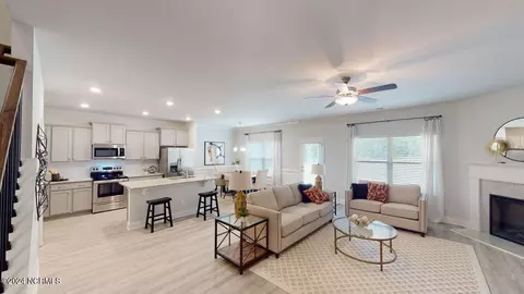Entry Way - 127 Cherry Laurel Dr, Wallace, NC 28466 photo 3 of 6