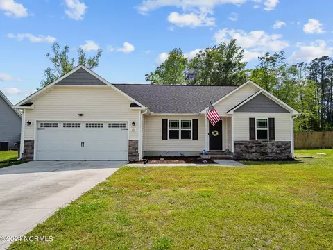 104 Sparrows Point Ln, Jacksonville, NC 28540