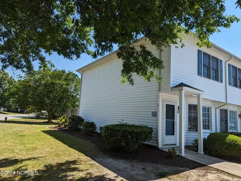 3828 Sterling Pointe Dr #O1, Winterville, NC 28590