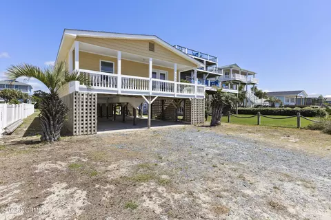 122 W Beach Dr, Oak Island, NC 28465