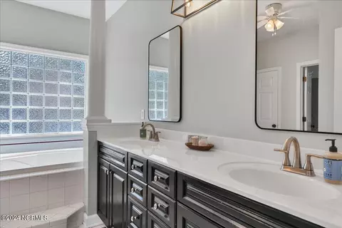 Bath - 100 Rutledge Ln, Pinehurst, NC 28374 photo 2 of 8