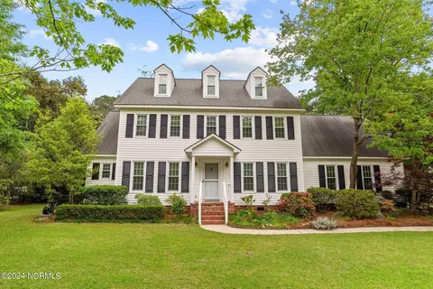 105 Bishop Dr, Winterville, NC 28590