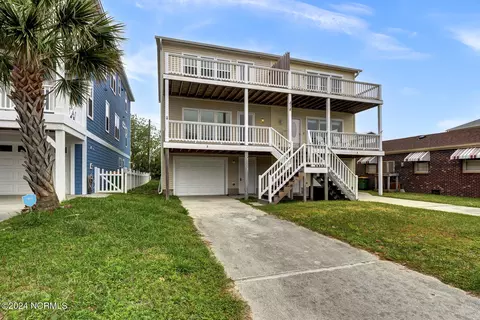 318 S 3rd Ave #B, Kure Beach, NC 28449
