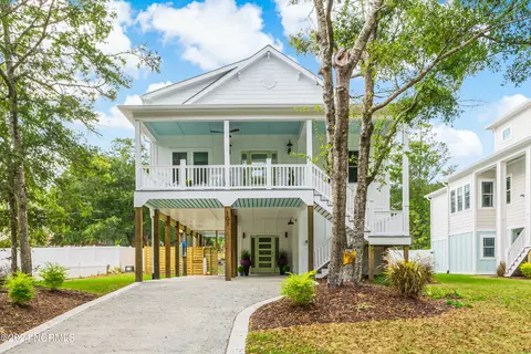 101 NW 29th St, Oak Island, NC 28465