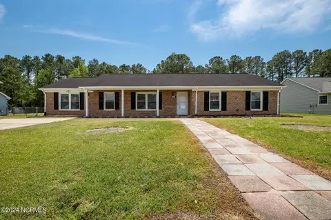 107 Old Post Ct, Jacksonville, NC 28546