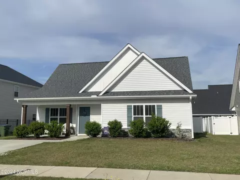1525 Penncross Dr, Greenville, NC 27834