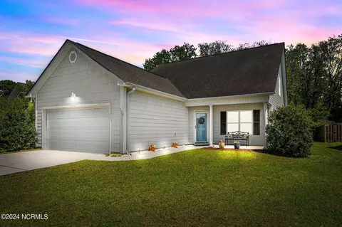 103 Penquin Pl, Hampstead, NC 28443