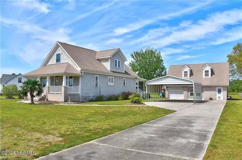 204 Fentress Dr, Knotts Island, NC 27950