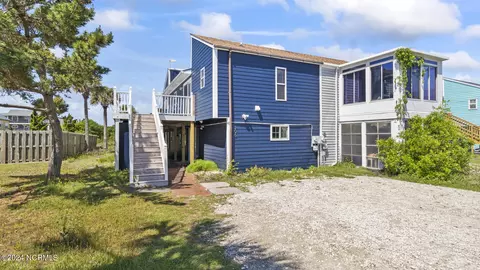 205 Oyster Ln, North Topsail Beach, NC 28460
