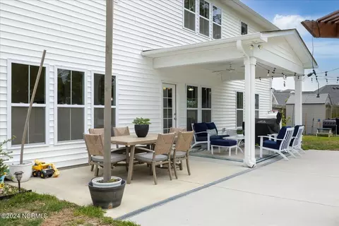 Exterior - 281 Sparrows Bnd, Hampstead, NC 28443 photo 6 of 10