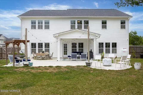 Exterior - 281 Sparrows Bnd, Hampstead, NC 28443 photo 5 of 10