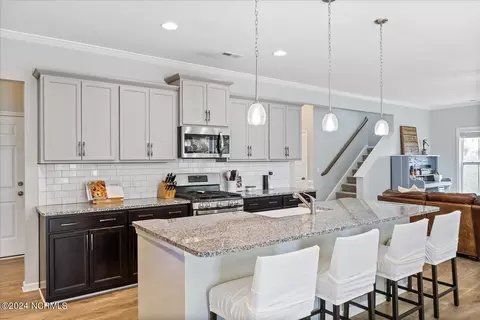 Kitchen - 281 Sparrows Bnd, Hampstead, NC 28443 photo 5 of 5
