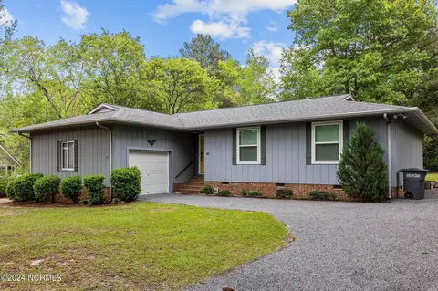 104 Scuppernong Ct, West End, NC 27376