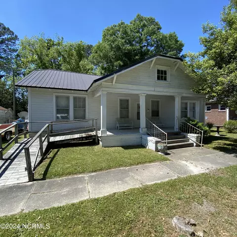 704 Perry St, Kinston, NC 28501