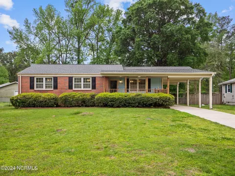 703 Barn St, Jacksonville, NC 28540