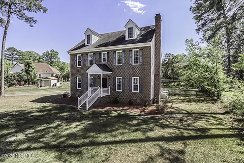 1525 Chateau Ln, Rocky Mount, NC 27803