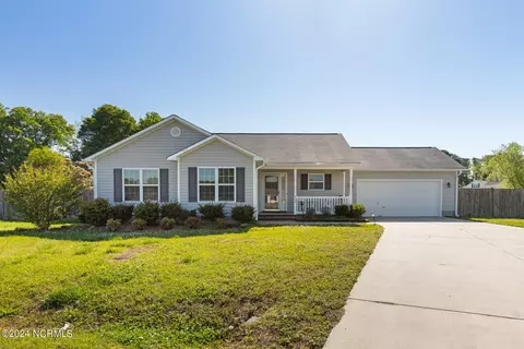 403 Boulder Ct, Richlands, NC 28574