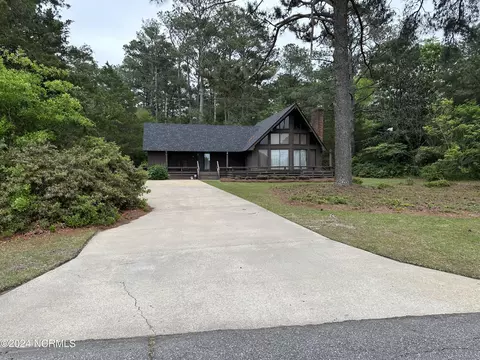 900 Underwood St, Clinton, NC 28328