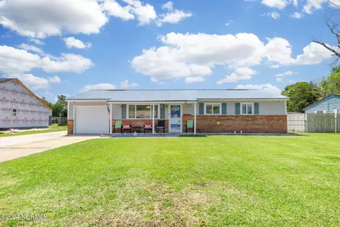 405 Holly Dr, Jacksonville, NC 28540