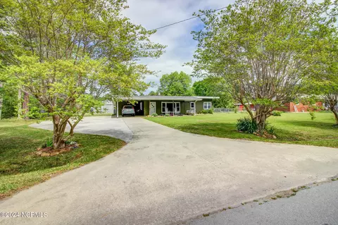 2567 E Forest Dr, Newport, NC 28570