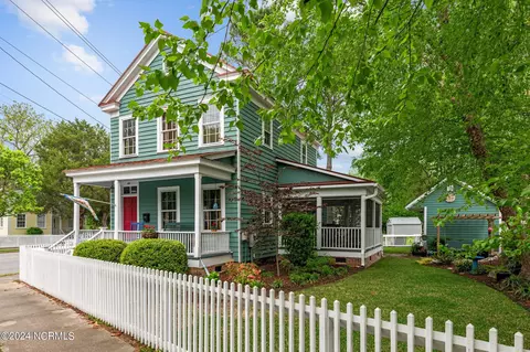610 Metcalf St, New Bern, NC 28560