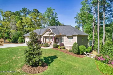 118 Pine Lake Dr, Whispering Pines, NC 28327