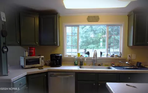 Kitchen - 144 Ferris Dr, Atkinson, NC 28421 photo 5 of 6