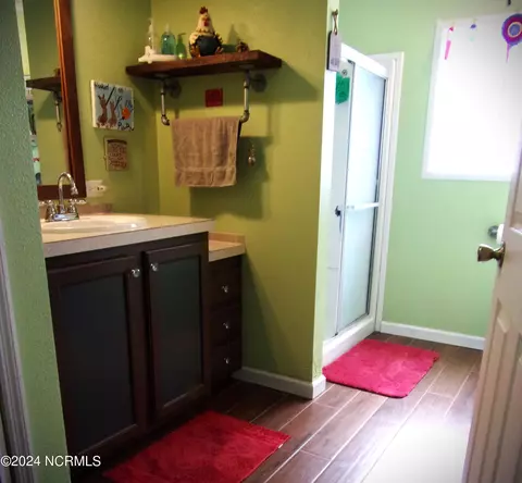 Bath - 144 Ferris Dr, Atkinson, NC 28421 photo 2 of 4