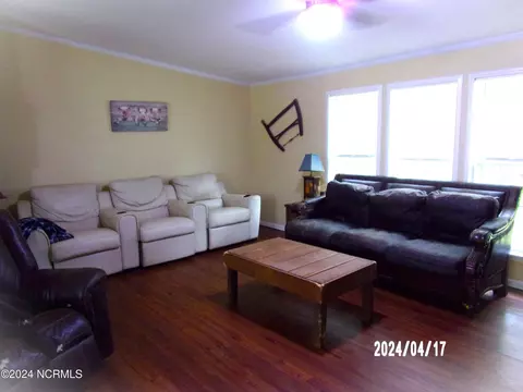 Living - 144 Ferris Dr, Atkinson, NC 28421 photo 2 of 4